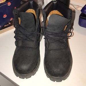 🔥 BLACK TIMBERLAND BOOTS - SIZE 2.5 🔥